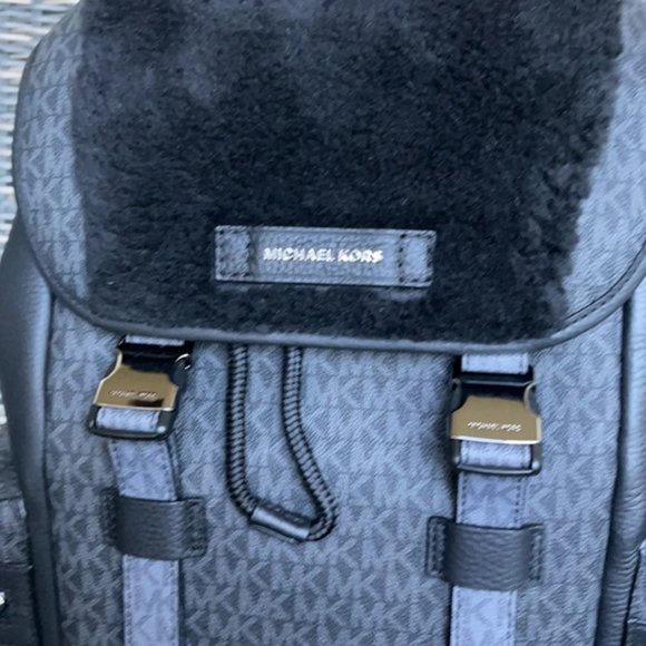 Michael Kors Cooper Signature Large Pocket Backpack Fur Trim - Picture 1 of 16
